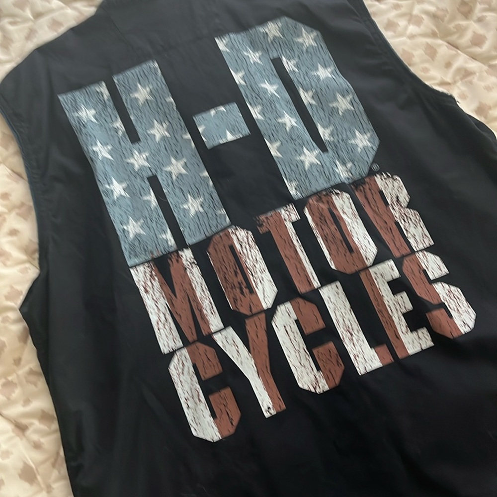 Men’s black sleeveless, Harley Davidson, shirt size extra large, cool logo